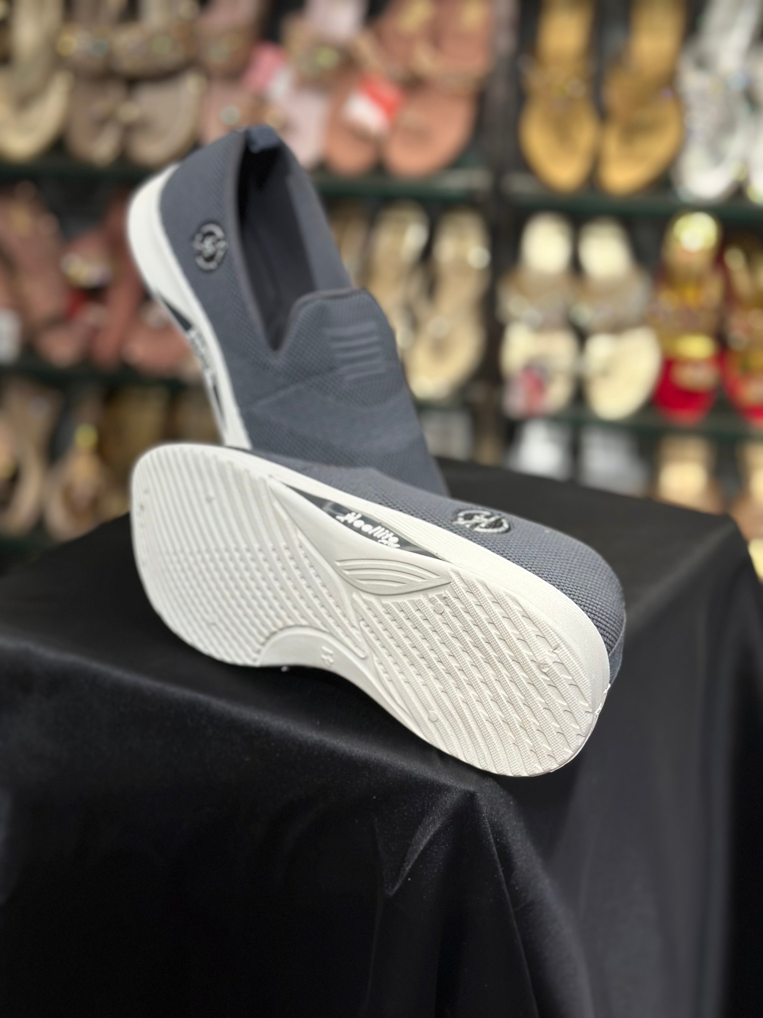 WOMEN WEIGHTLESS SLIP ON SHOES S-04