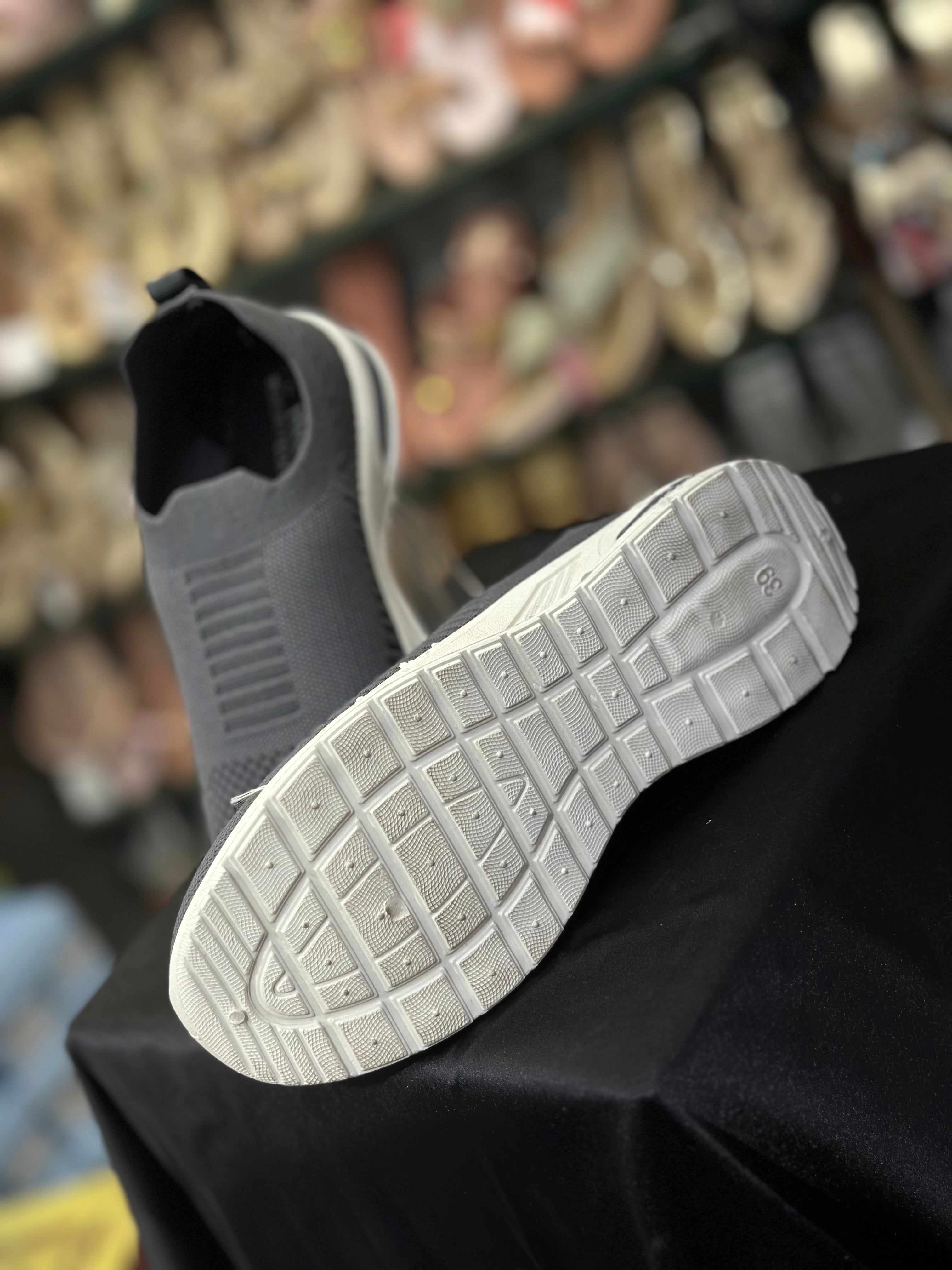 WOMEN WEIGHTLESS SLIP ON SHOES S-02