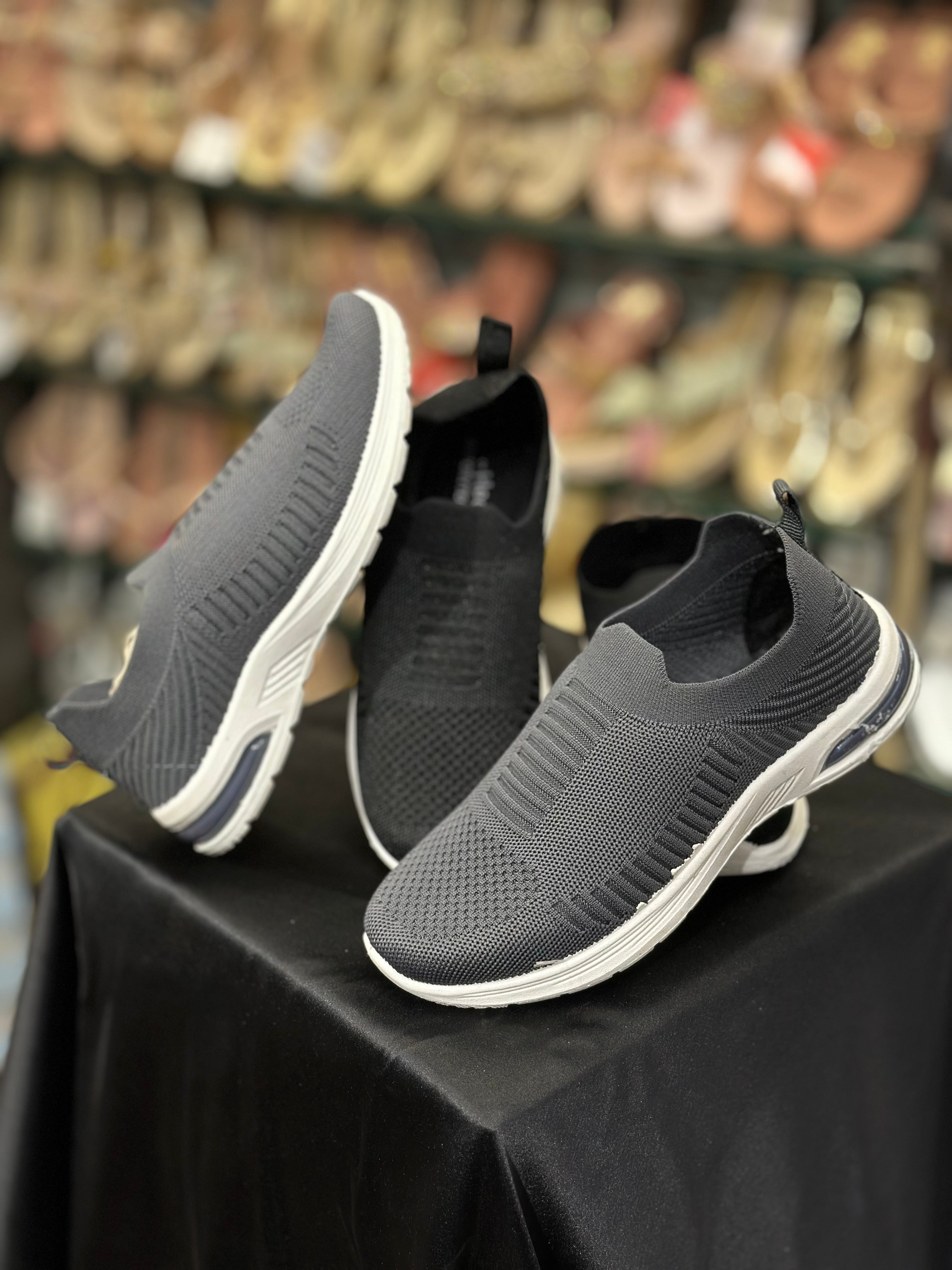 WOMEN WEIGHTLESS SLIP ON SHOES S-02
