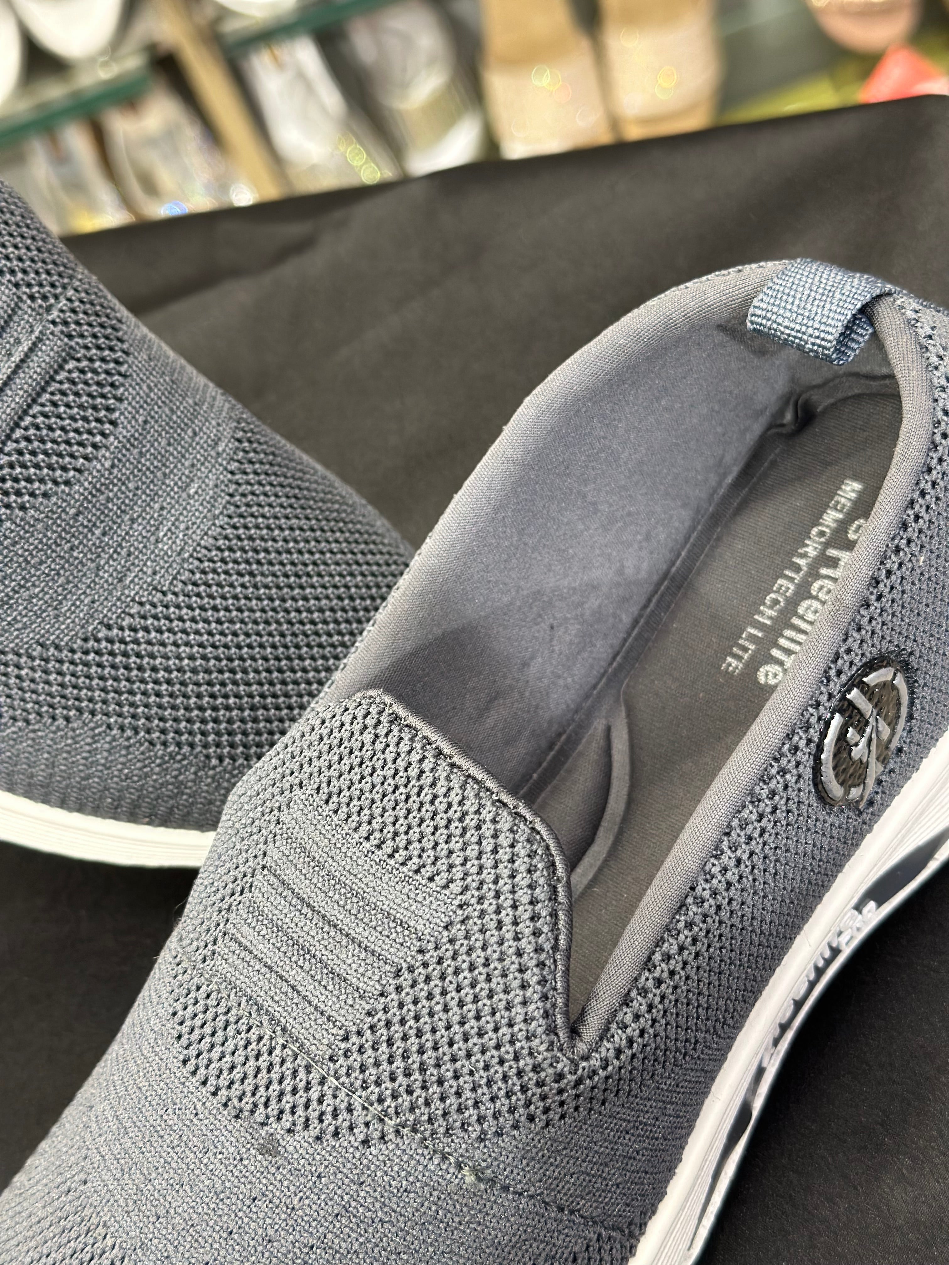 WOMEN WEIGHTLESS SLIP ON SHOES S-04