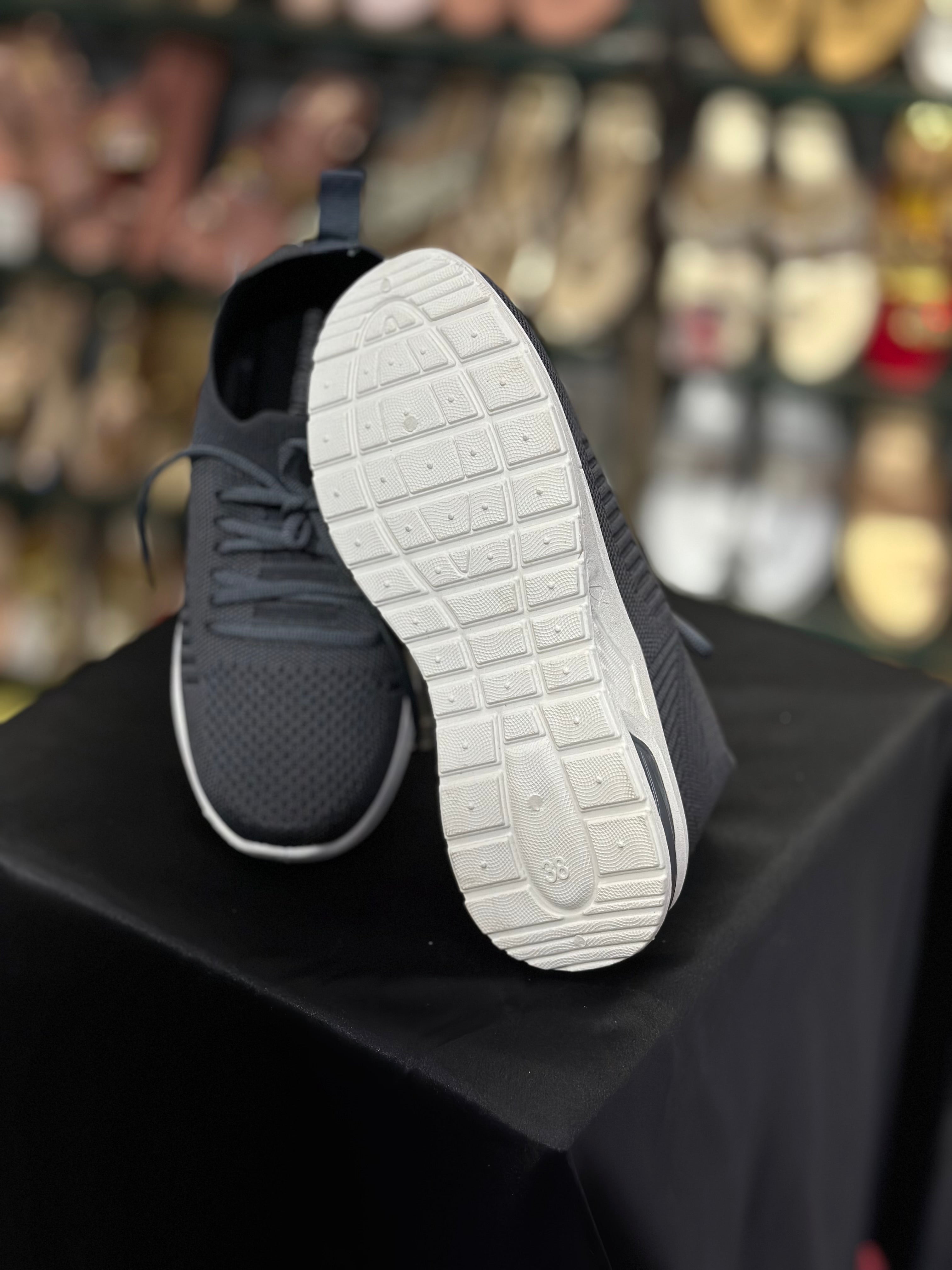 WOMEN WEIGHTLESS SLIP ON SHOES S-03