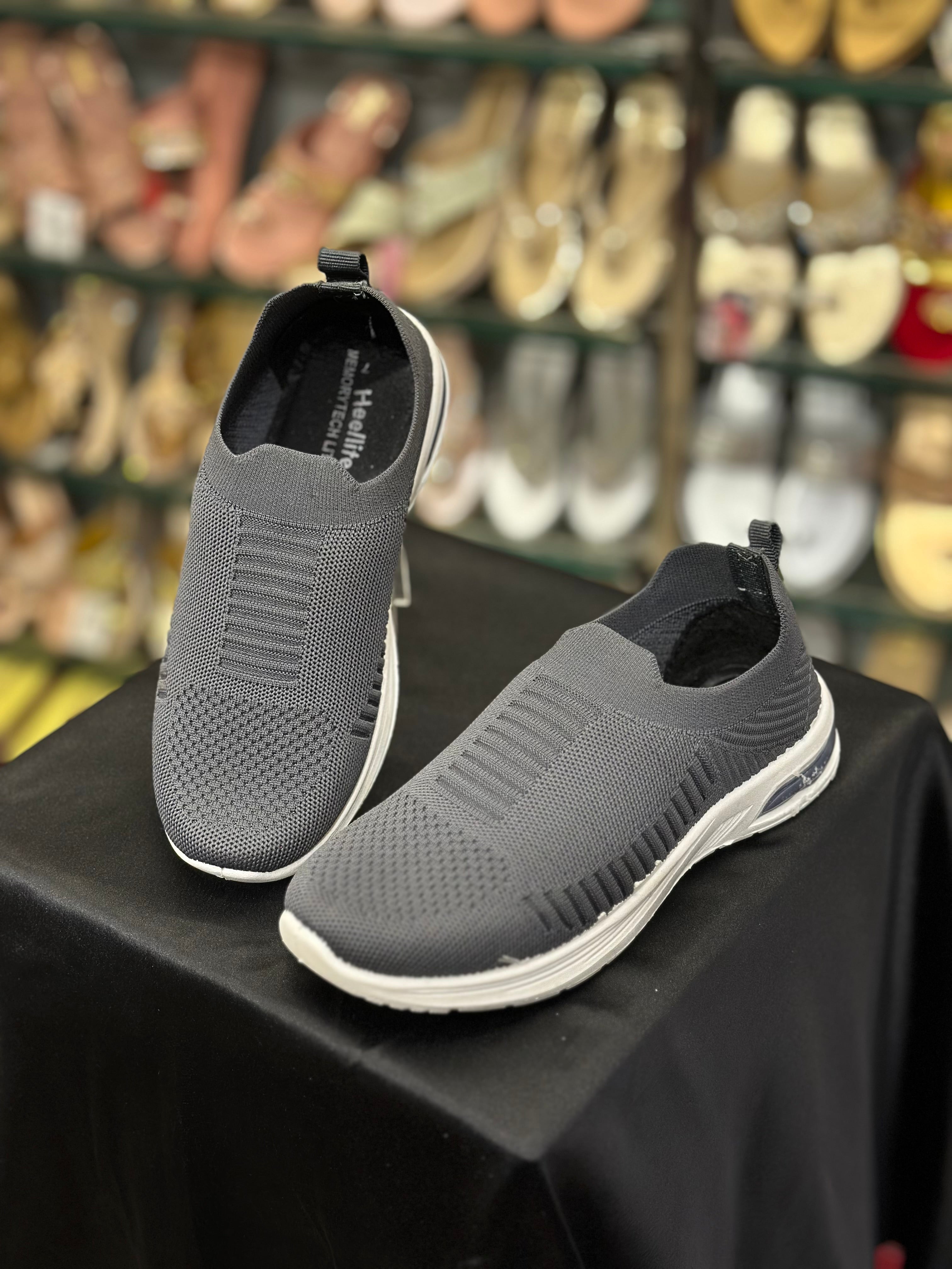 WOMEN WEIGHTLESS SLIP ON SHOES S-02