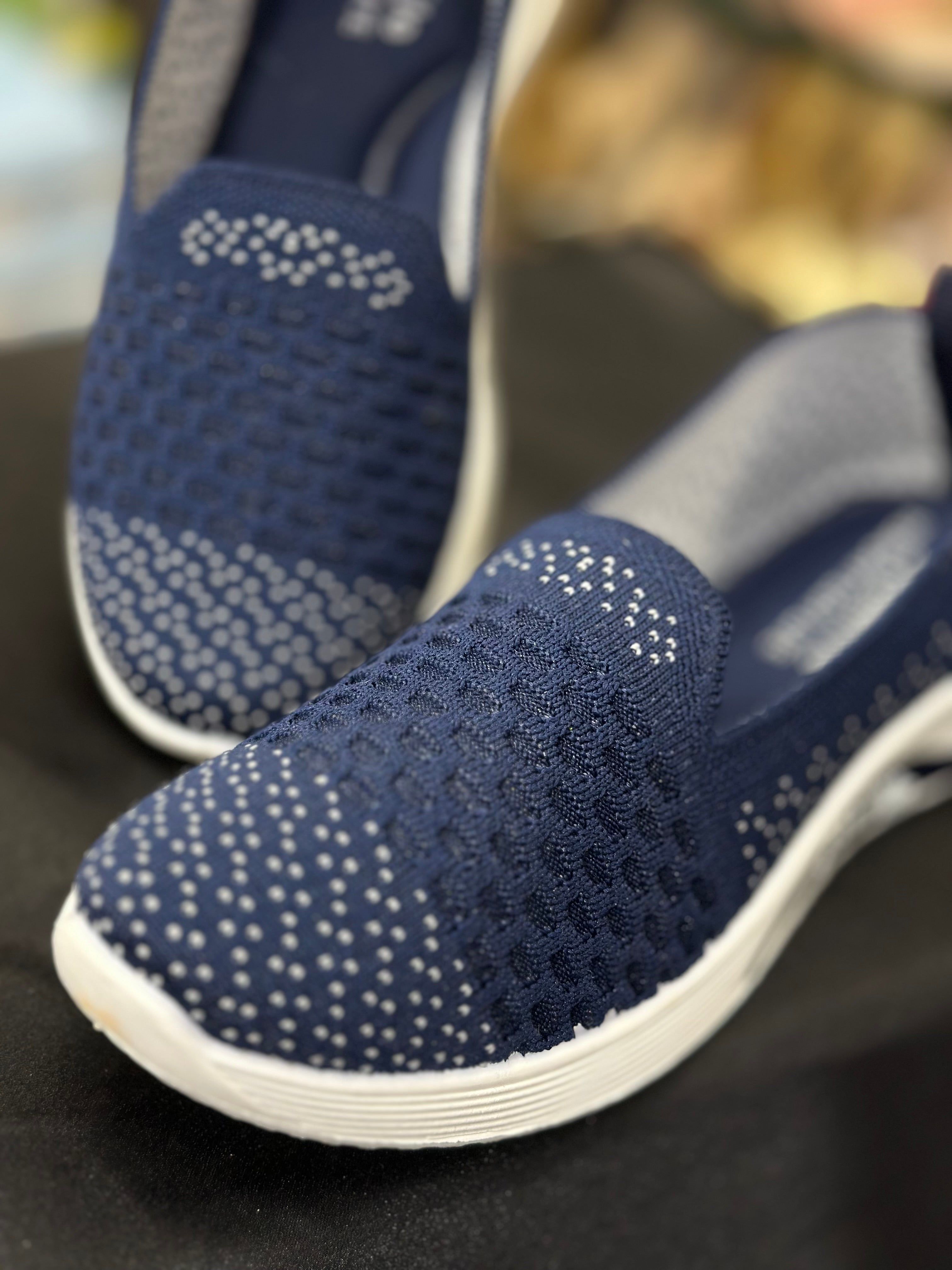 WOMEN WEIGHTLESS SLIP ON SHOES S-05